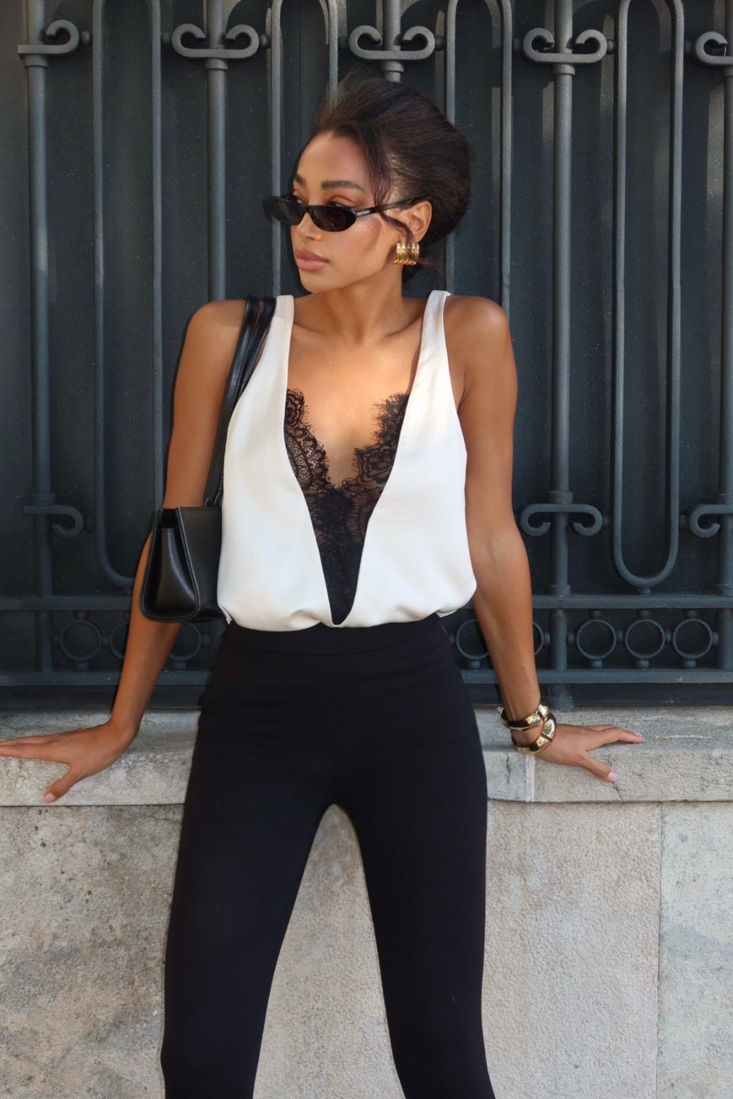 BLUSA PÉROLA COM ENCAIXE DE RENDA