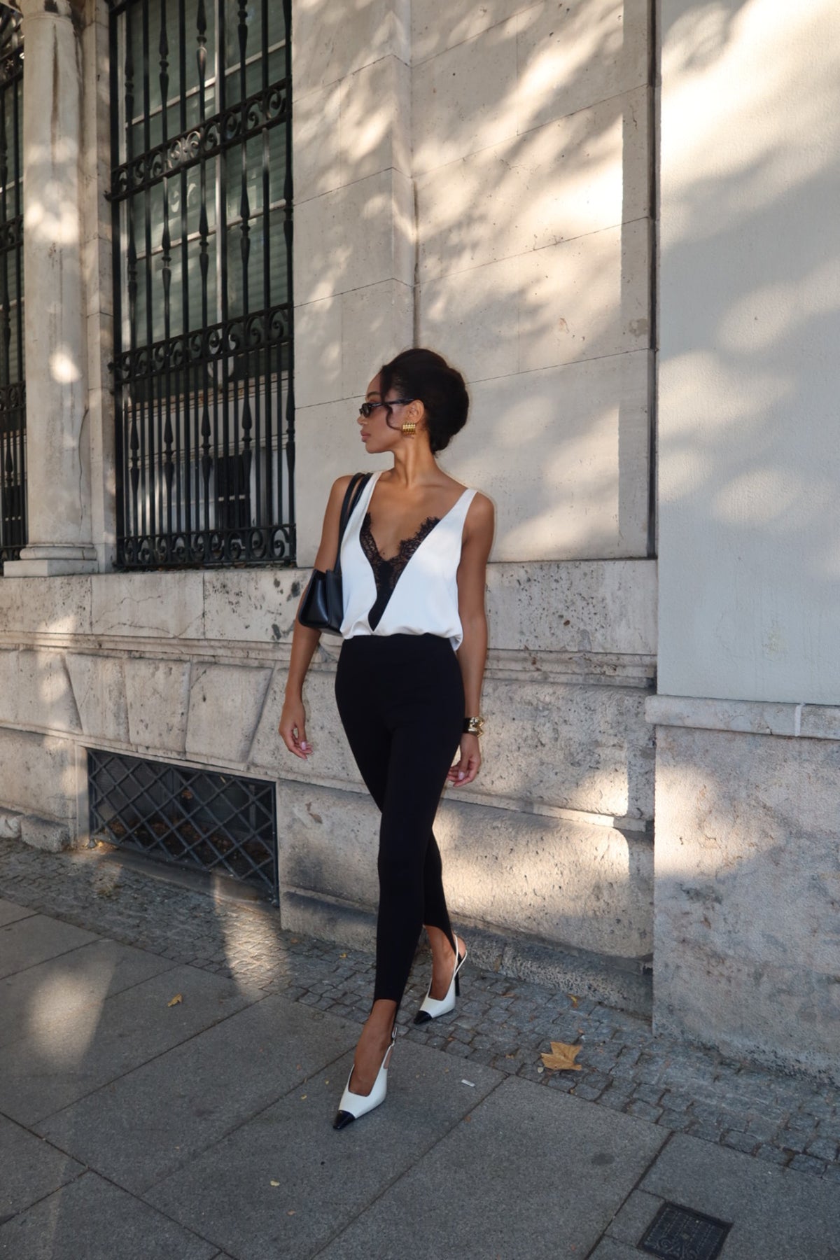 BLUSA PÉROLA COM ENCAIXE DE RENDA