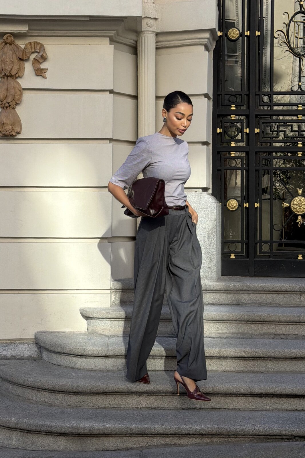 GRAY LOW-WAIST OVERSIZED TROUSERS