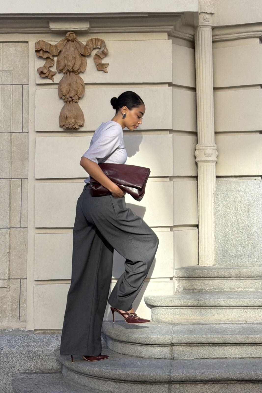 GRAY LOW-WAIST OVERSIZED TROUSERS