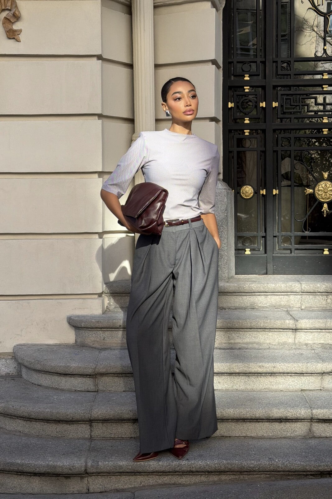 GRAY LOW-WAIST OVERSIZED TROUSERS