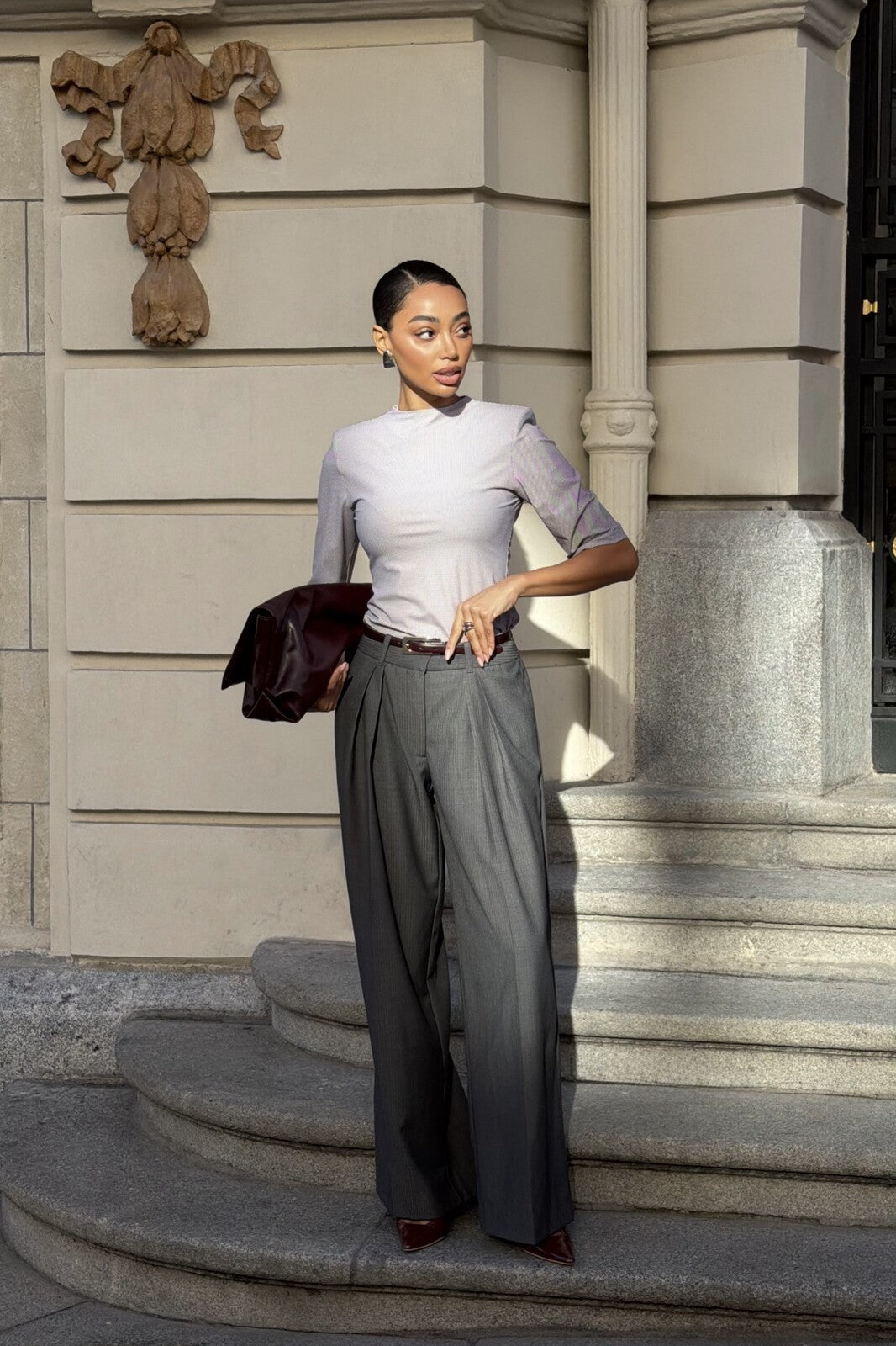 GRAY LOW-WAIST OVERSIZED TROUSERS