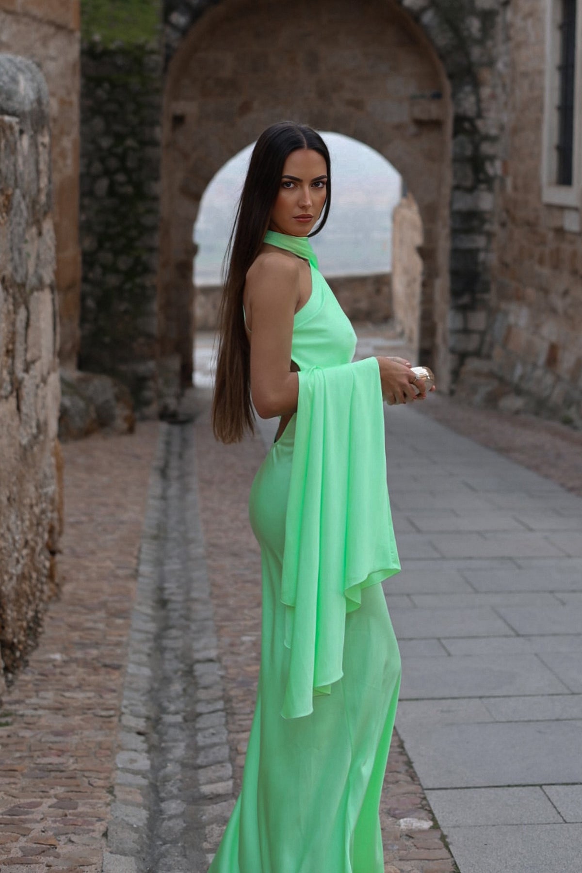 VESTIDO COMPRIDO VERDE ÁGUA COM CAPA