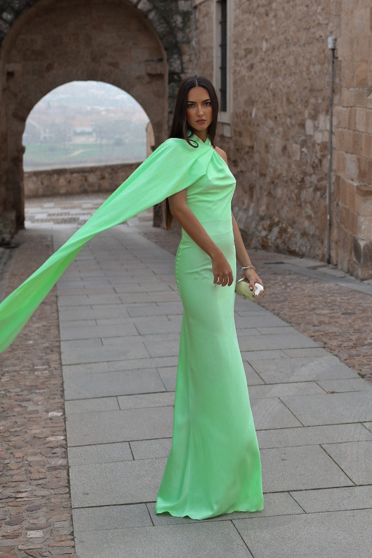 VESTIDO COMPRIDO VERDE ÁGUA COM CAPA