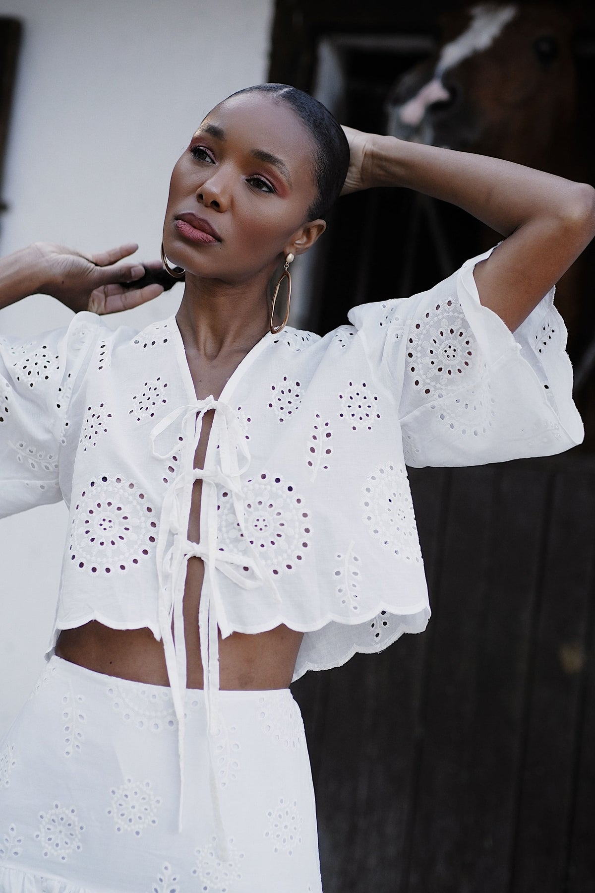 BLOUSE BLANC AVEC BRODERIE ANGLAISE