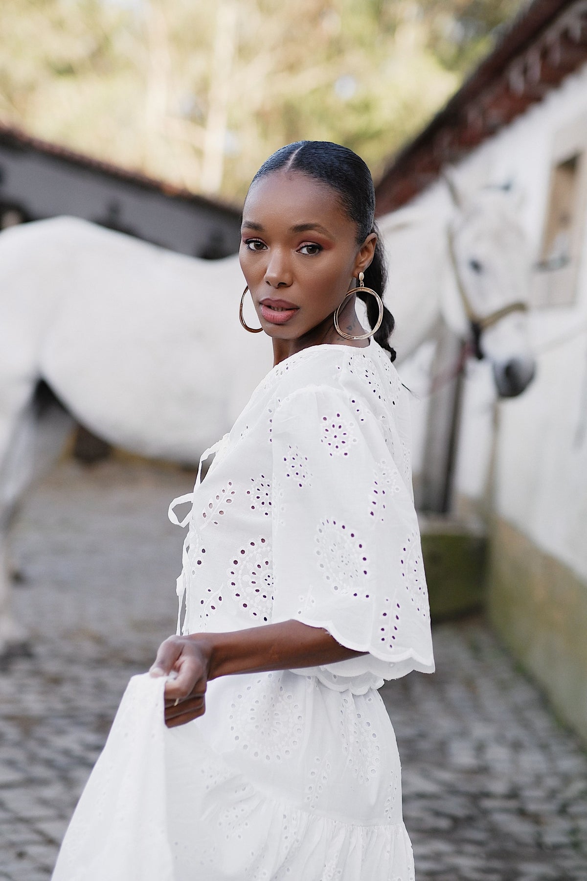 BLOUSE BLANC AVEC BRODERIE ANGLAISE