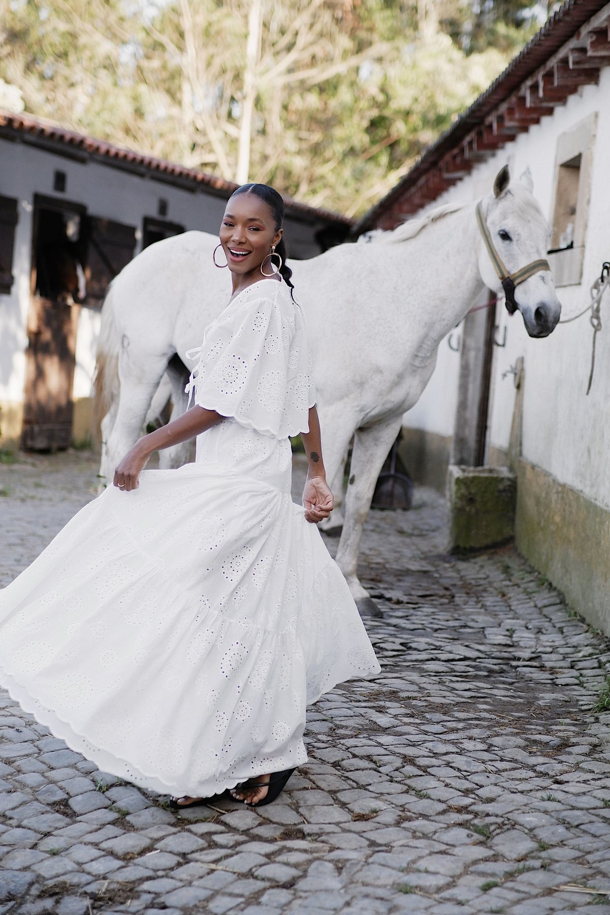 LONGUE JUPE BLANC AVEC BRODERIE ANGLAISE