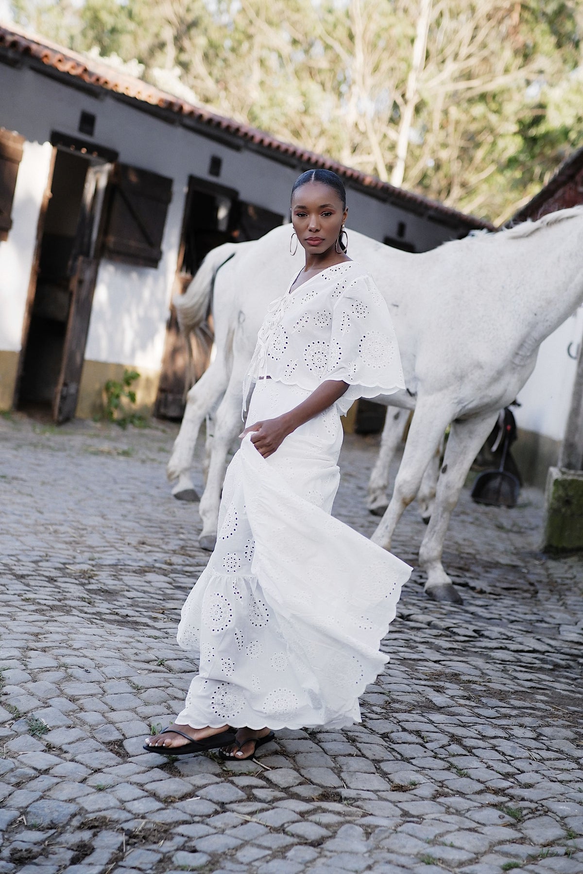 LONGUE JUPE BLANC AVEC BRODERIE ANGLAISE