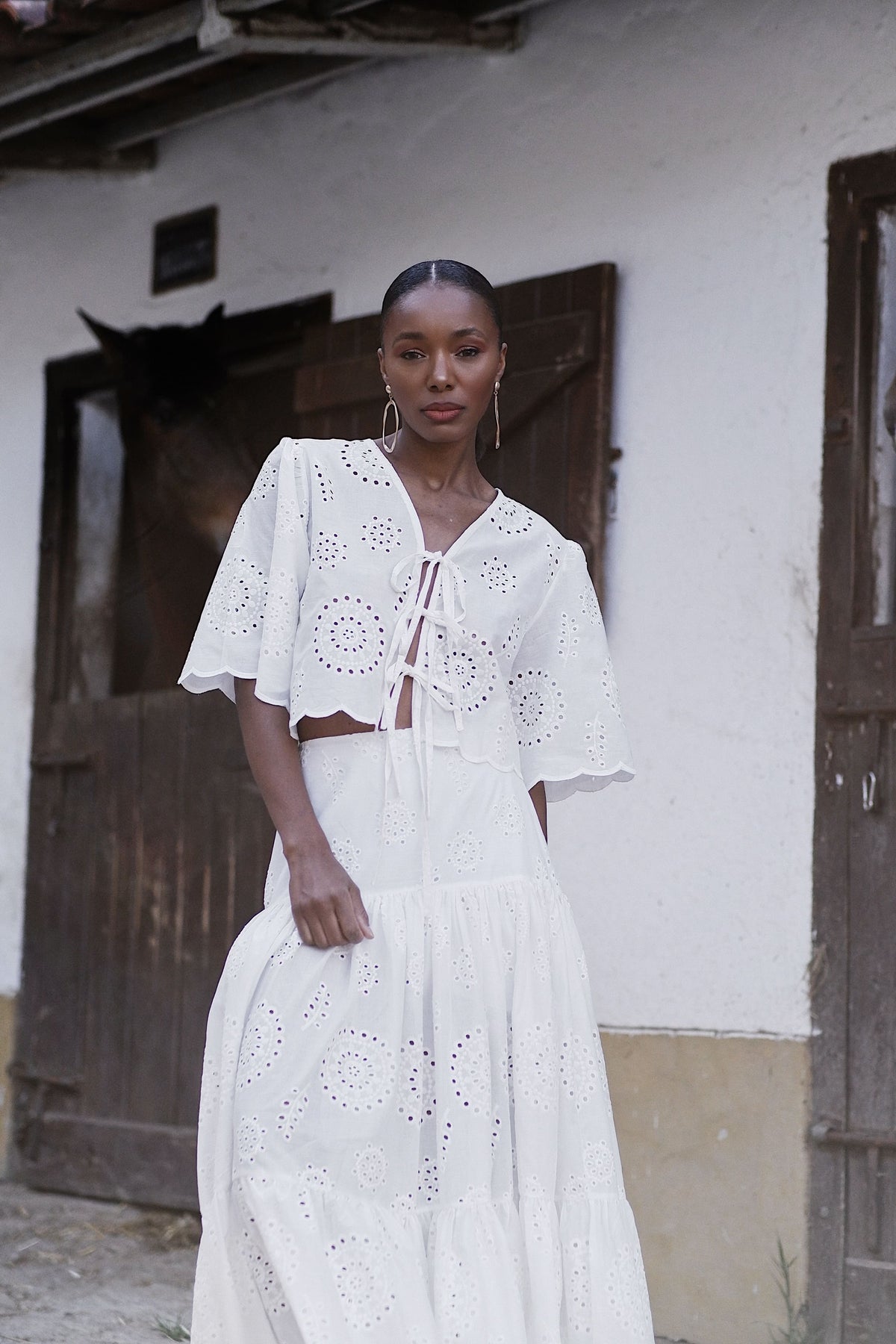 LONGUE JUPE BLANC AVEC BRODERIE ANGLAISE