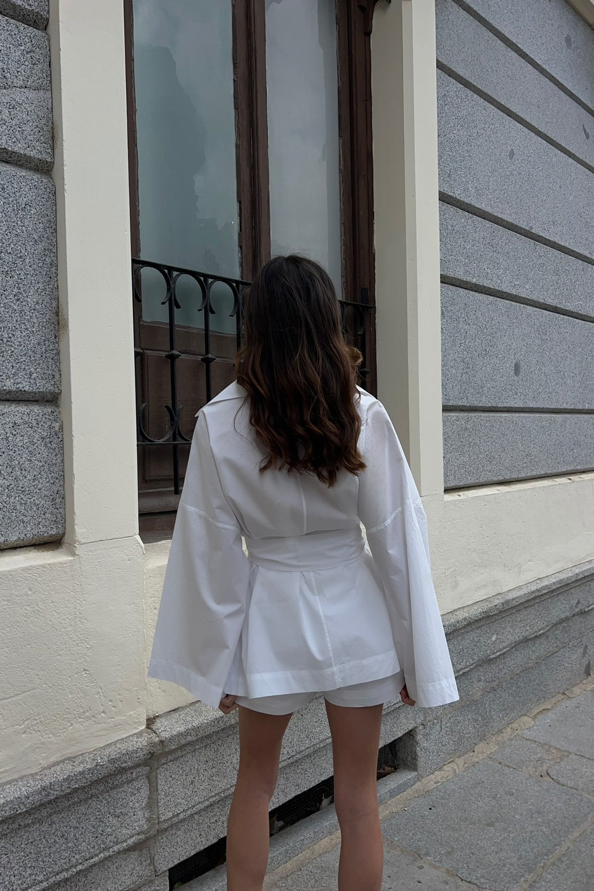 CAMICIA BIANCA OVERSIZED CON SCOLLO PROFONDO