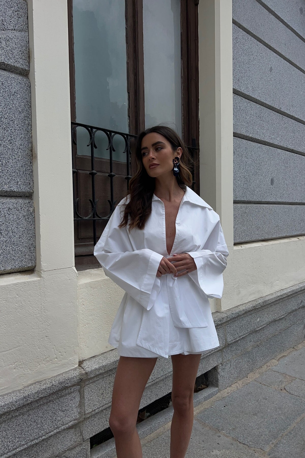 CAMICIA BIANCA OVERSIZED CON SCOLLO PROFONDO