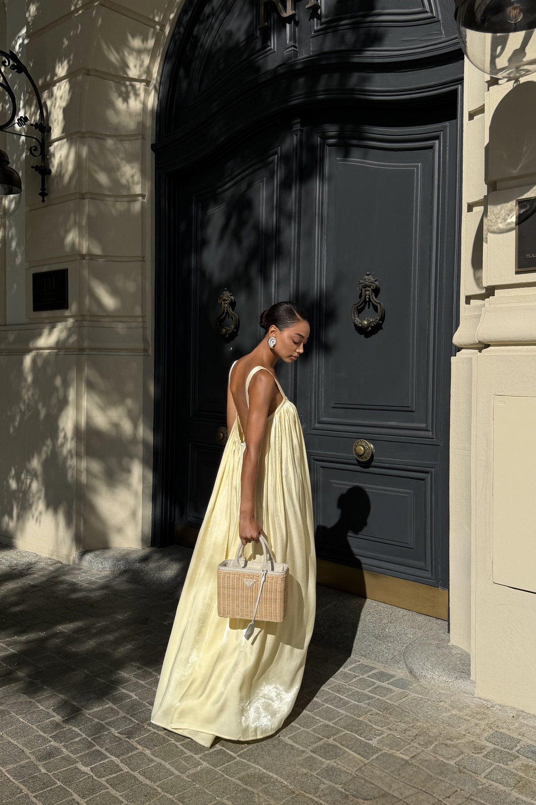VESTIDO LONGO AMARELO MANTEIGA ACETINADO COSTAS ABERTAS