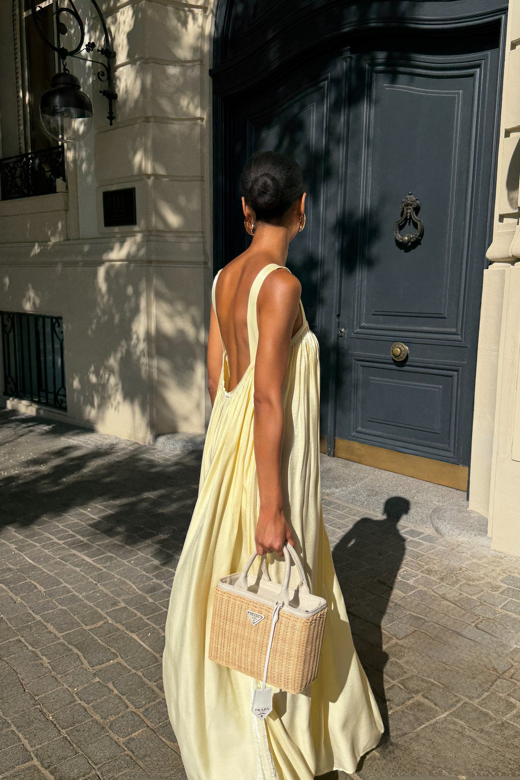 VESTIDO LONGO AMARELO MANTEIGA ACETINADO COSTAS ABERTAS