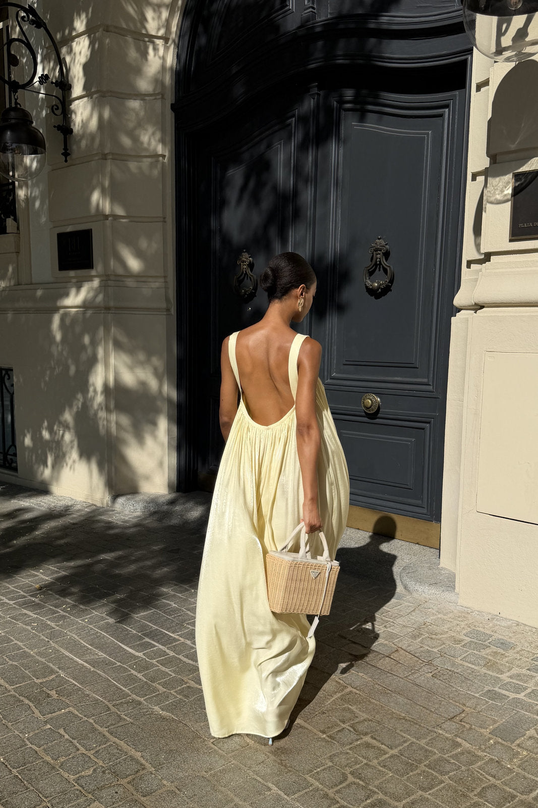 VESTIDO LONGO AMARELO MANTEIGA ACETINADO COSTAS ABERTAS