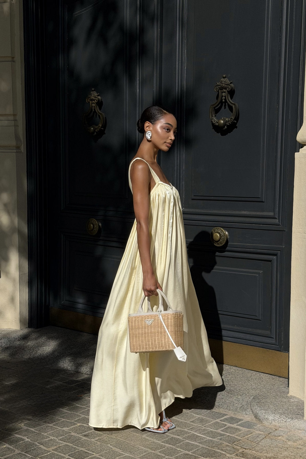 VESTIDO LONGO AMARELO MANTEIGA ACETINADO COSTAS ABERTAS