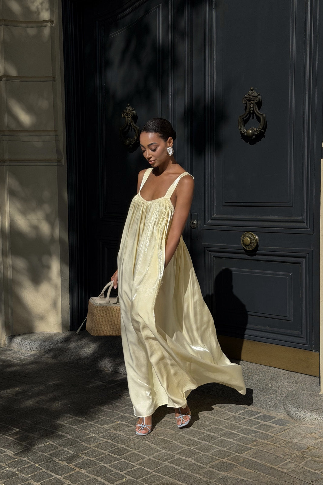 VESTIDO LONGO AMARELO MANTEIGA ACETINADO COSTAS ABERTAS