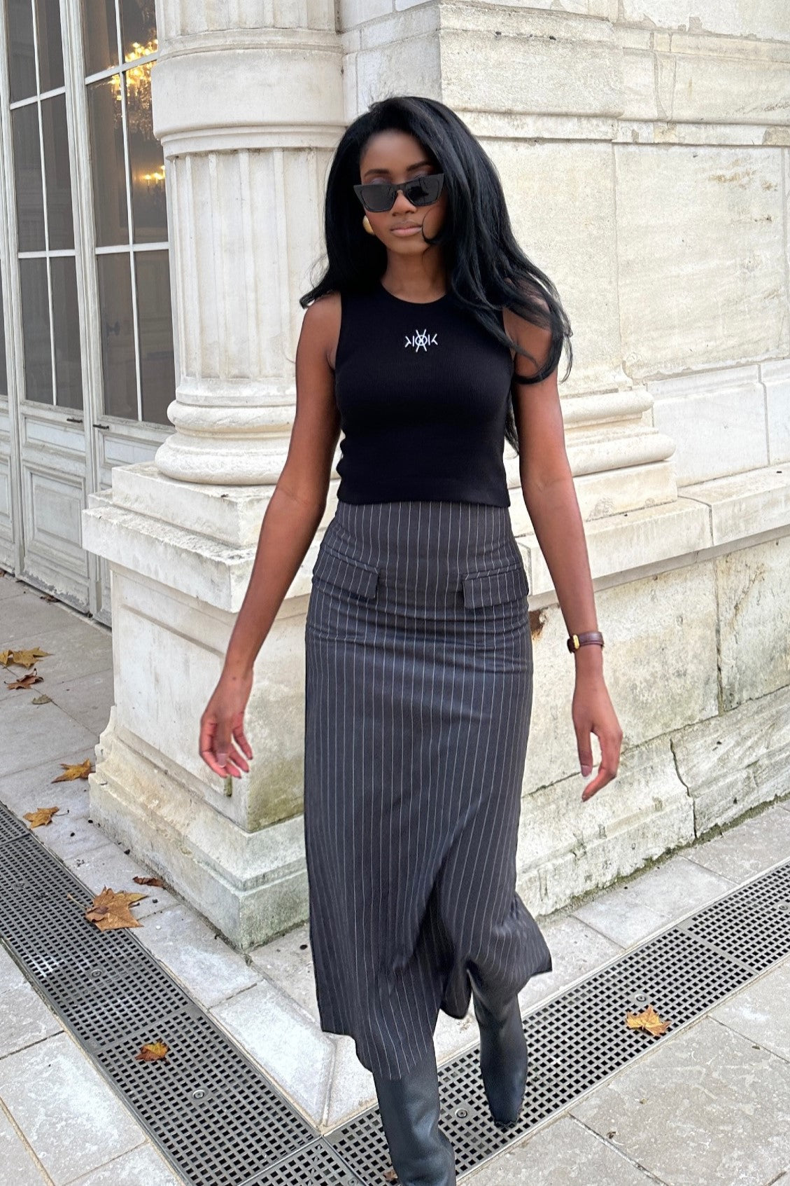CROP  TOP PRETO COM ANAGRAMA