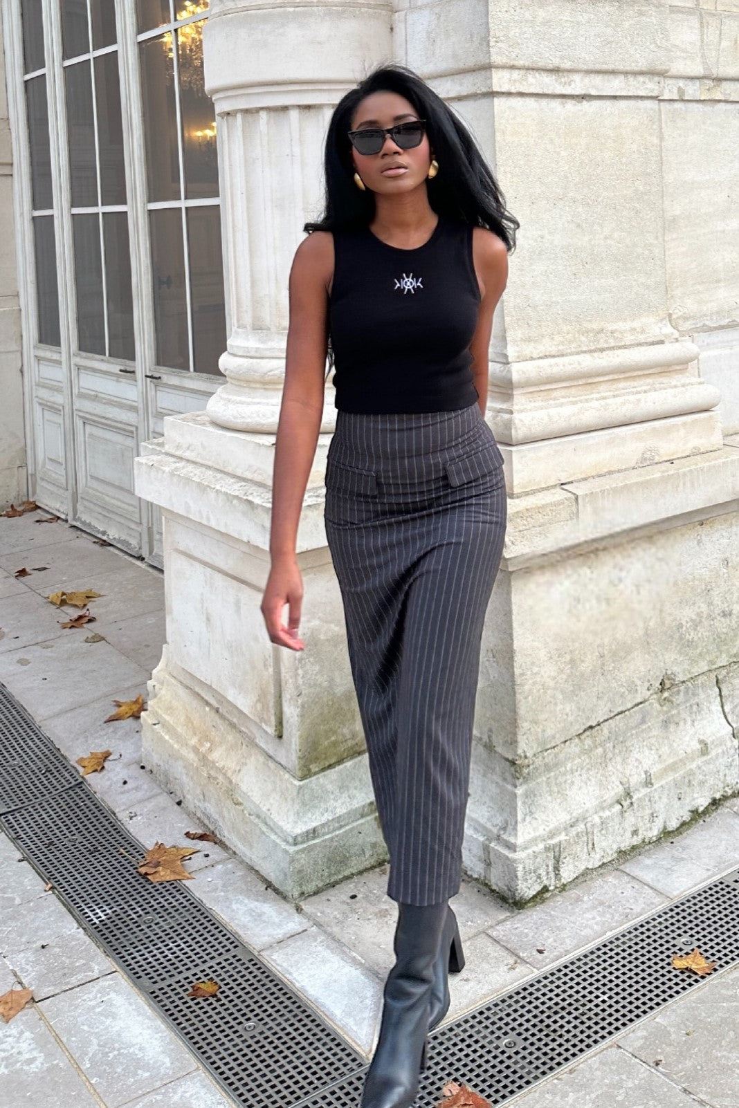 CROP  TOP PRETO COM ANAGRAMA