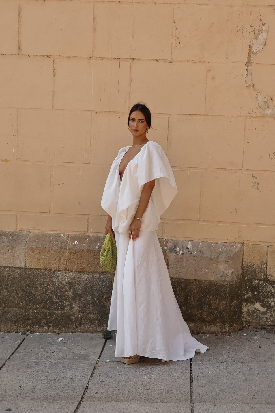 VESTIDO COMPRIDO BRANCO DE LINHO COM FOLHO