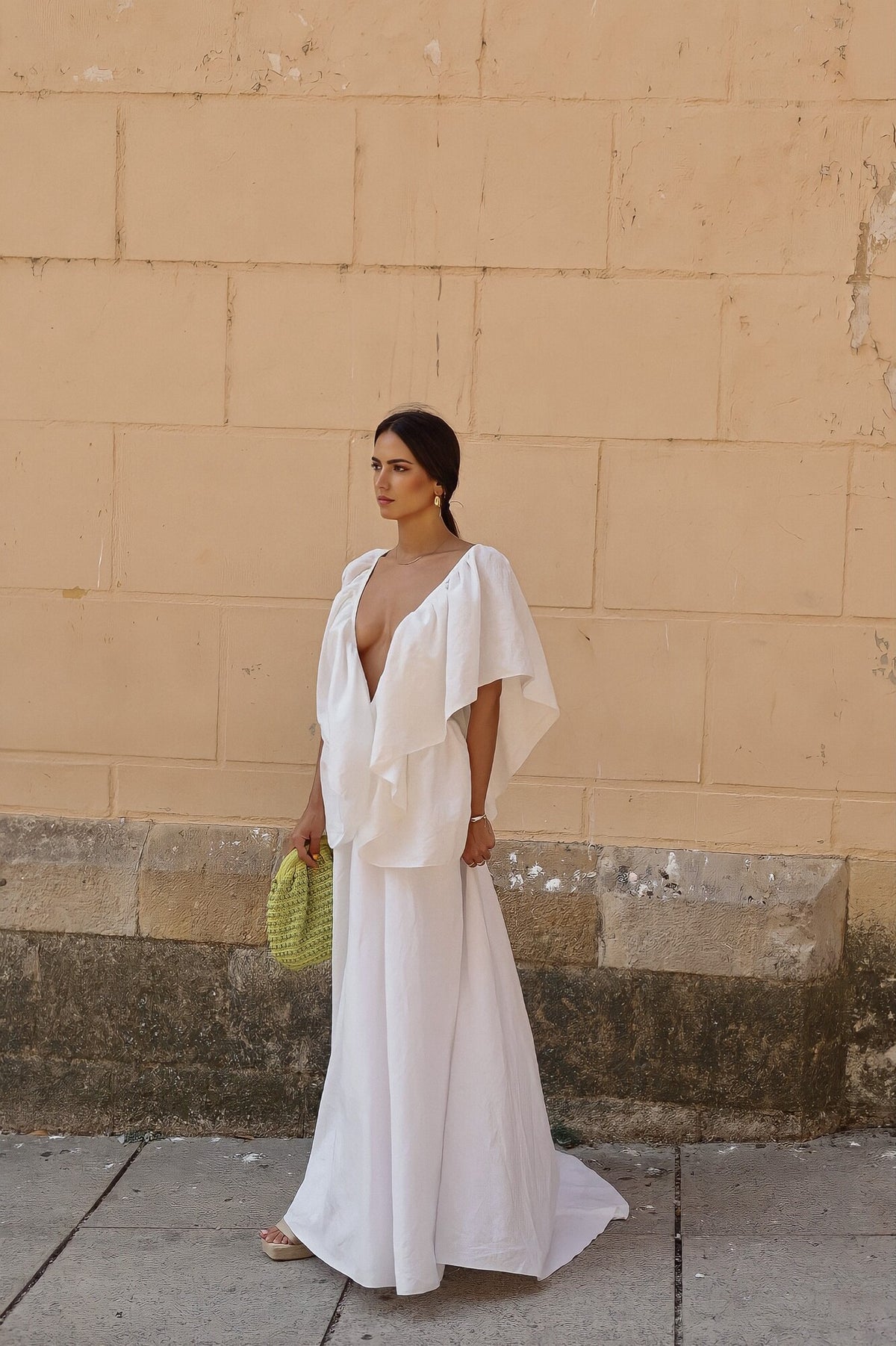 VESTIDO COMPRIDO BRANCO DE LINHO COM FOLHO