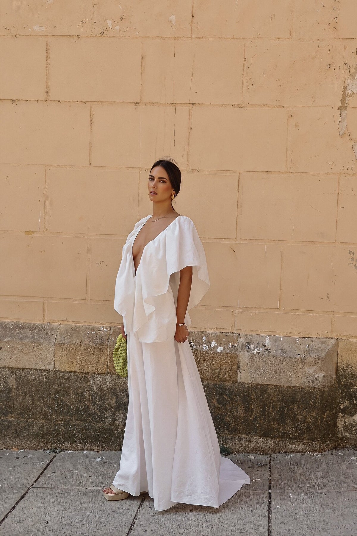 VESTIDO COMPRIDO BRANCO DE LINHO COM FOLHO