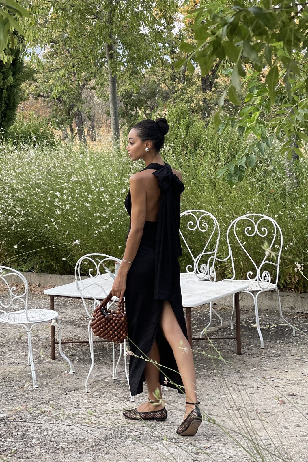 VESTIDO PRETO COM LAÇO E POÁ TEXTURIZADO