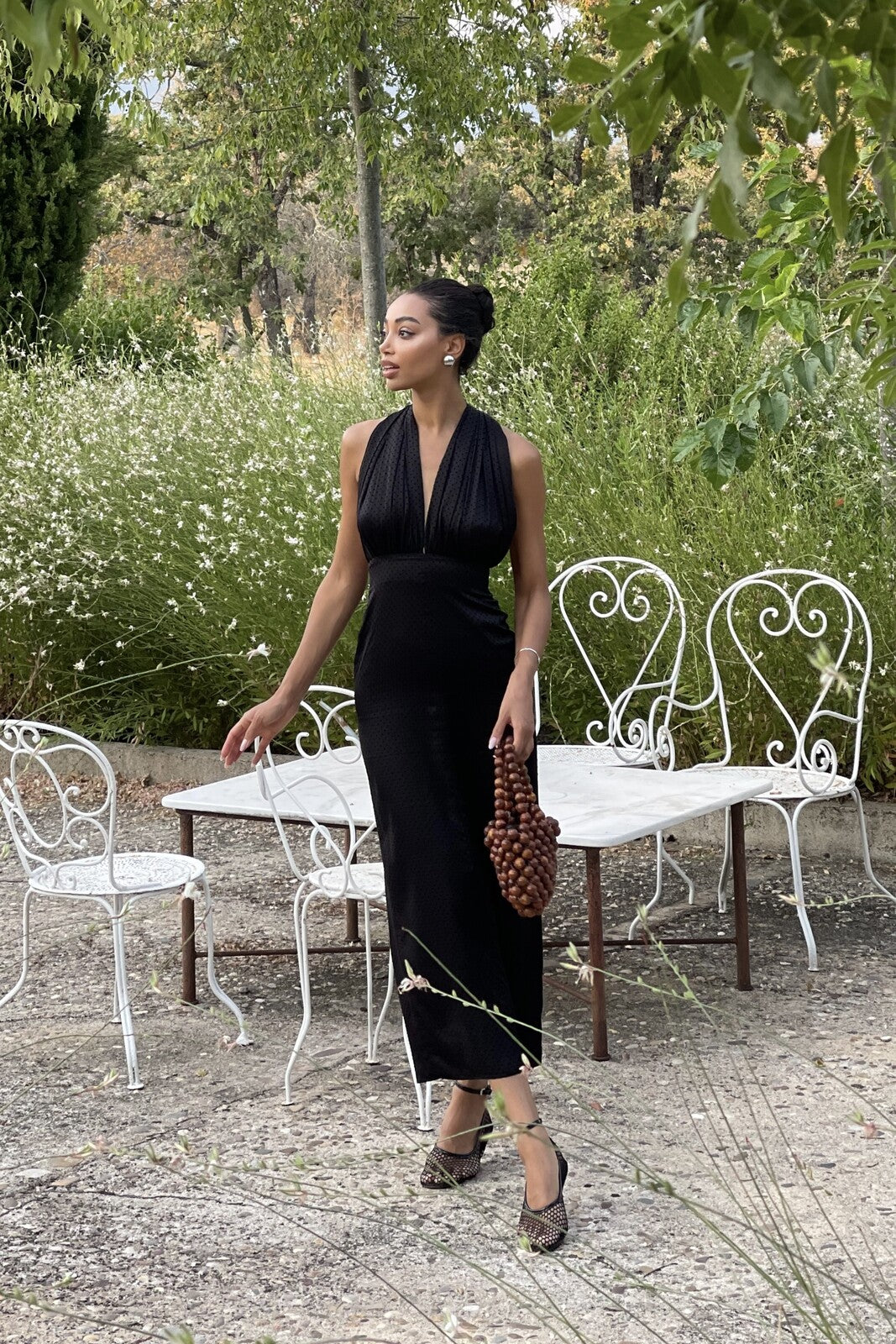 VESTIDO PRETO COM LAÇO E POÁ TEXTURIZADO