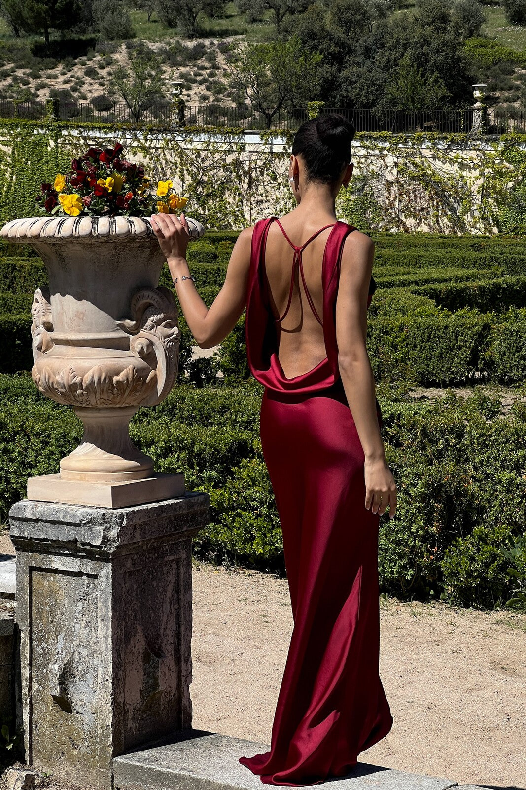 VESTIDO BORDEAUX ESCOTE DRAPEADO