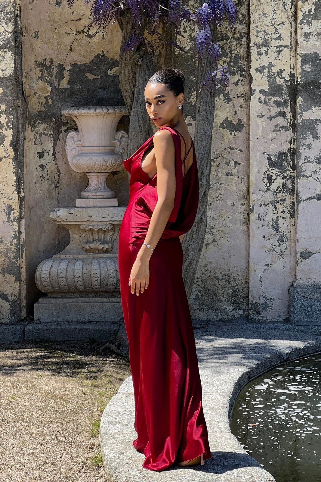 VESTIDO BORDEAUX ESCOTE DRAPEADO
