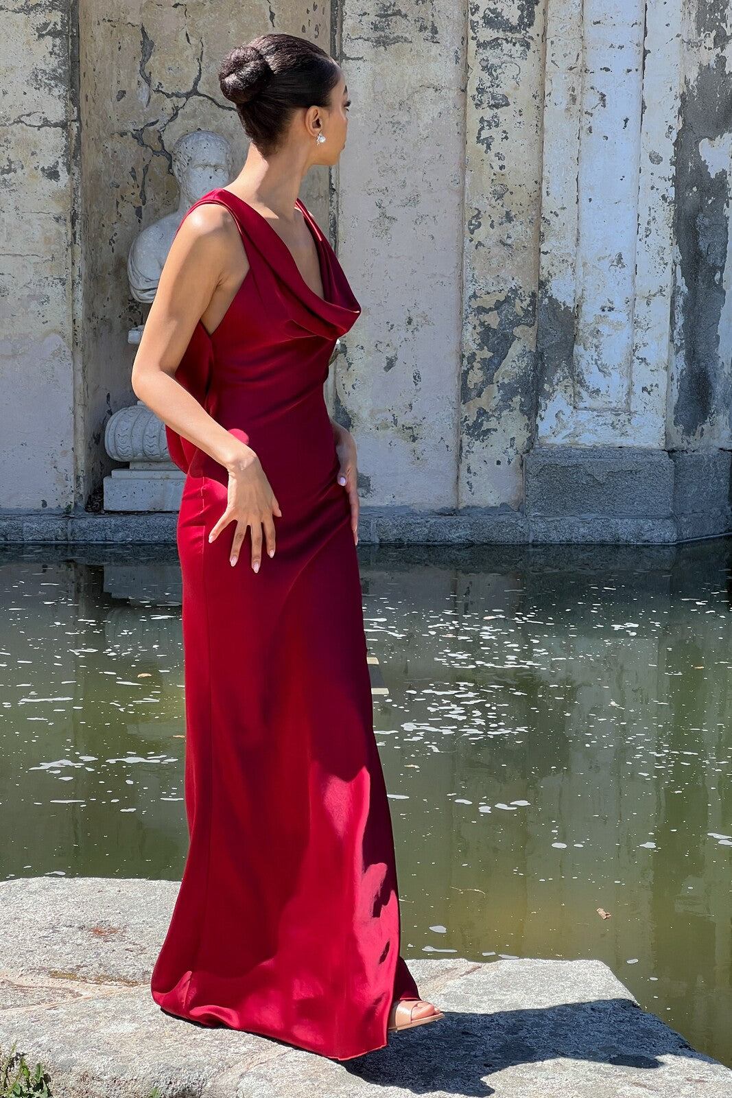 VESTIDO BORDEAUX ESCOTE DRAPEADO