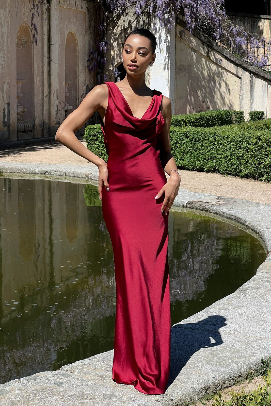 VESTIDO BORDEAUX ESCOTE DRAPEADO