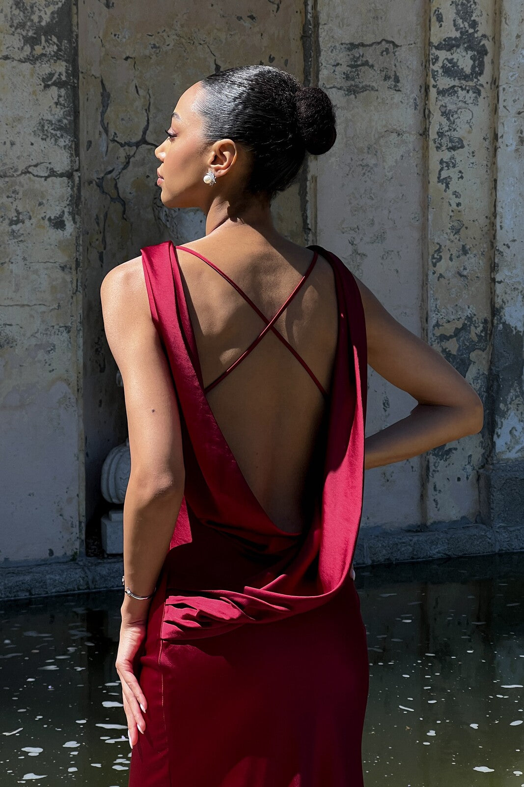 VESTIDO BORDEAUX ESCOTE DRAPEADO