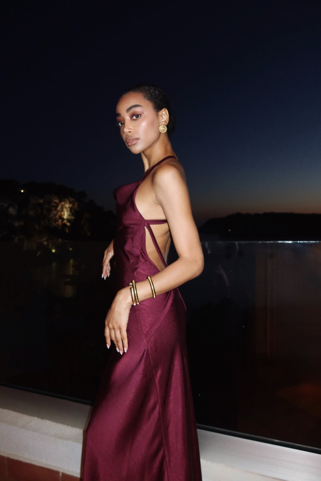 VESTIDO BORDEAUX COM TEXTURA