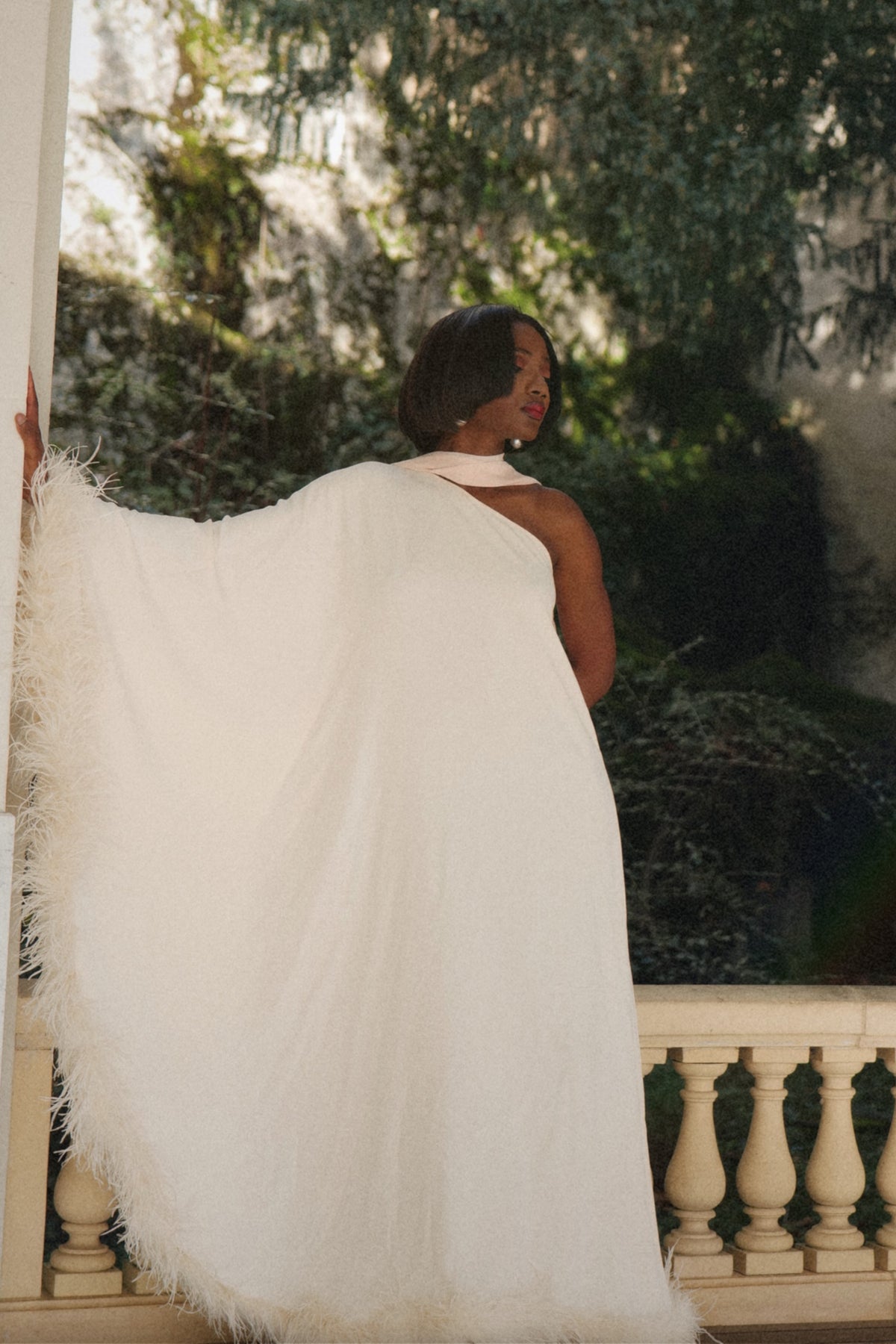 VESTIDO BLANCO LARGO CON MANGAS MURCIÉLAGO