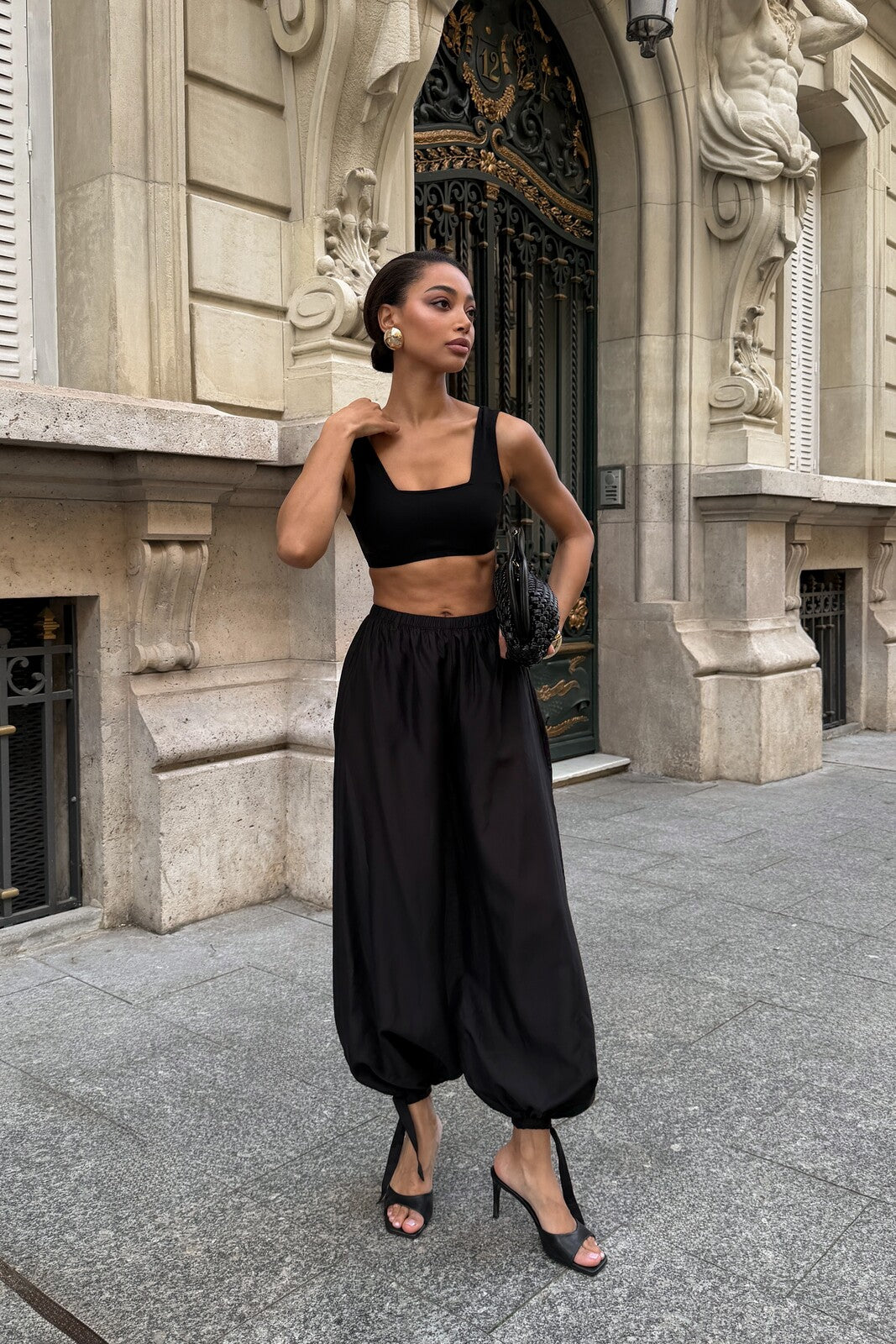 TOP CROPPED ESTRUTURADO PRETO
