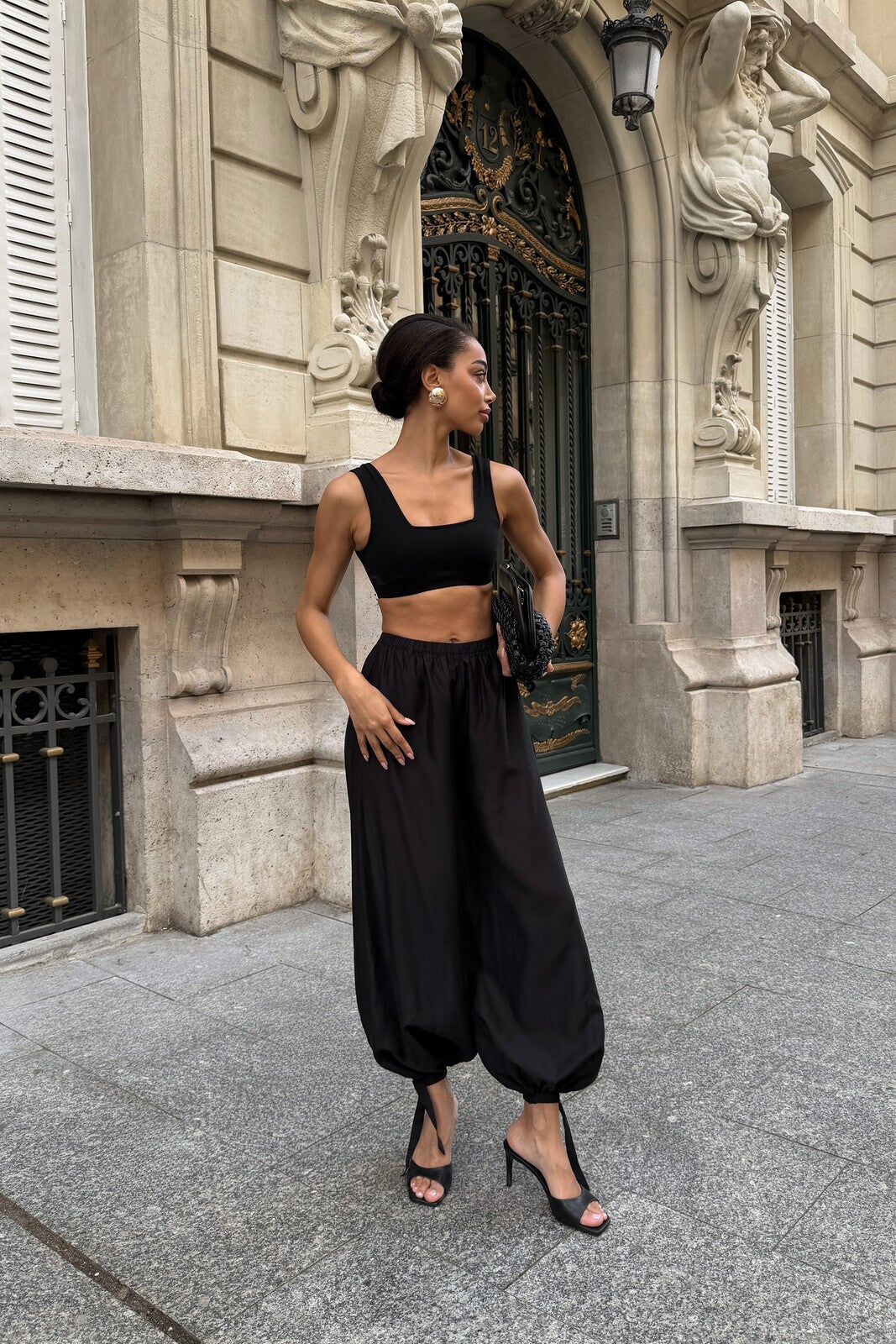 TOP CROPPED ESTRUTURADO PRETO