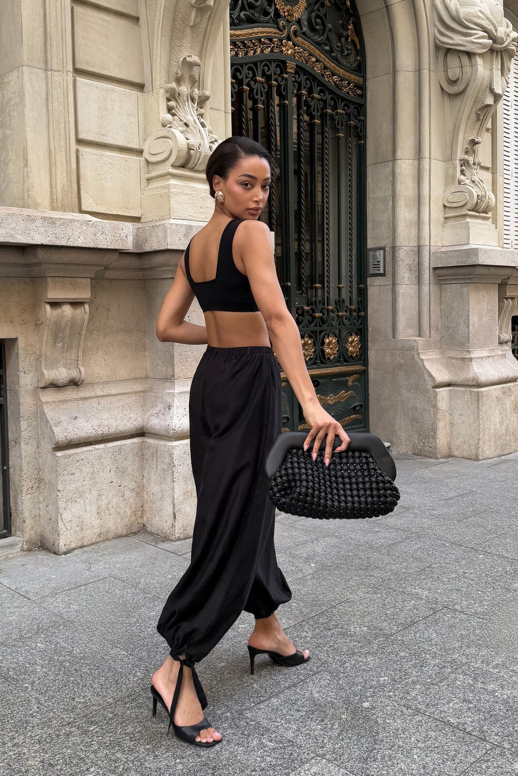 TOP CROPPED ESTRUTURADO PRETO