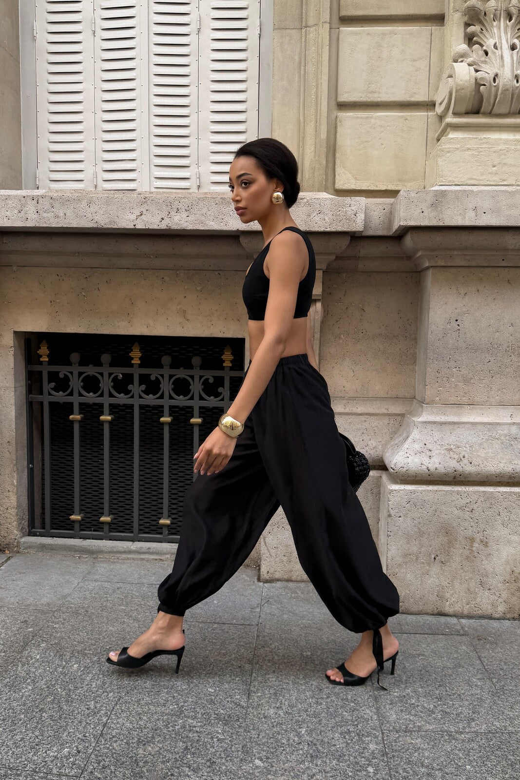 TOP CROPPED ESTRUTURADO PRETO