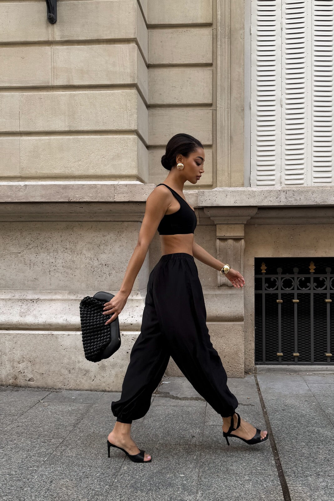 TOP CROPPED ESTRUTURADO PRETO