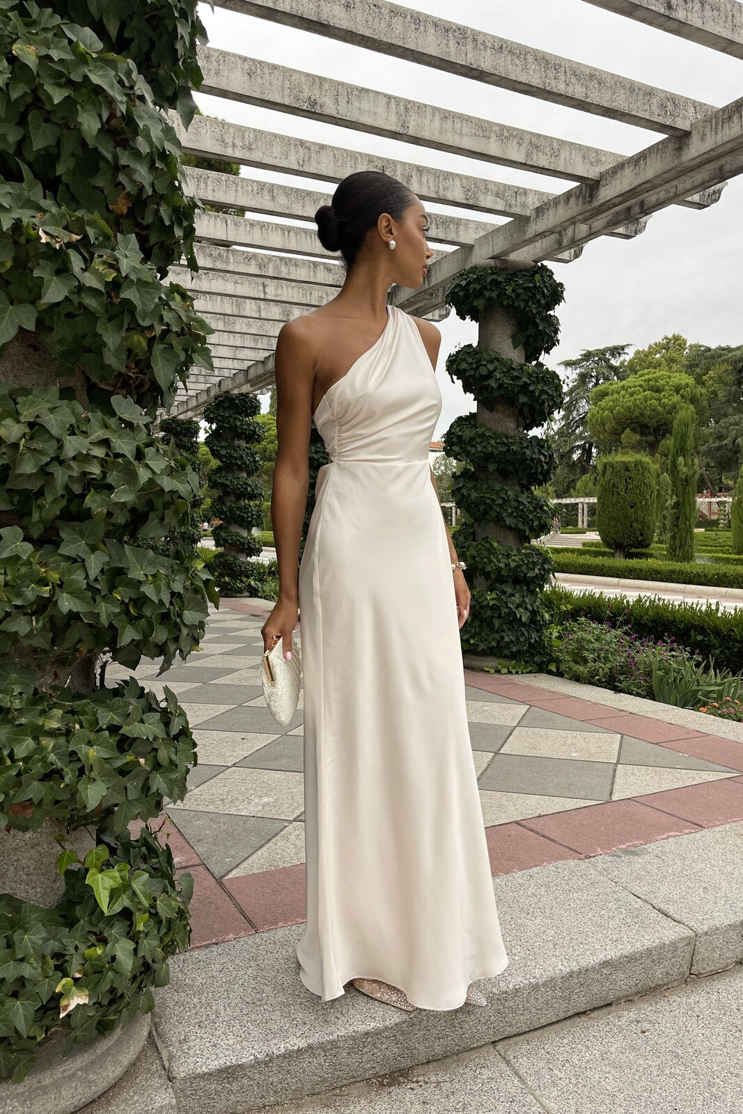 VESTIDO LONGO PÉROLA ASSIMÉTRICO