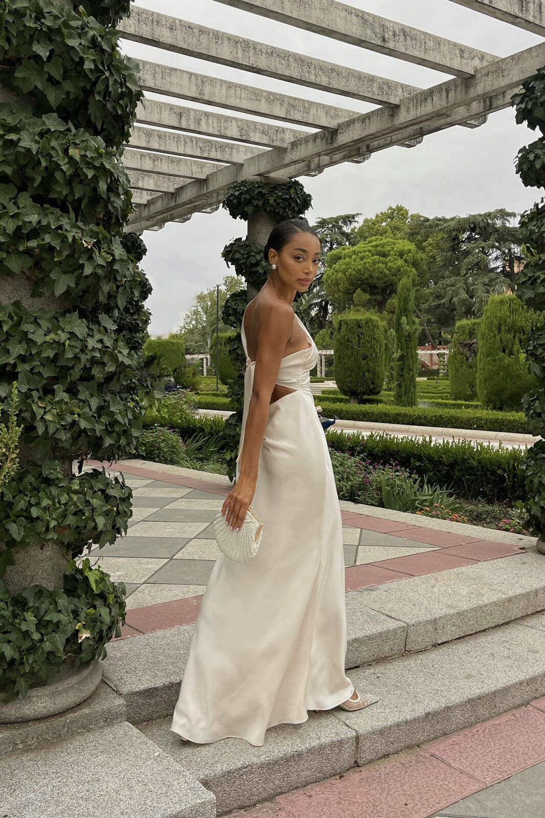 VESTIDO LONGO PÉROLA ASSIMÉTRICO