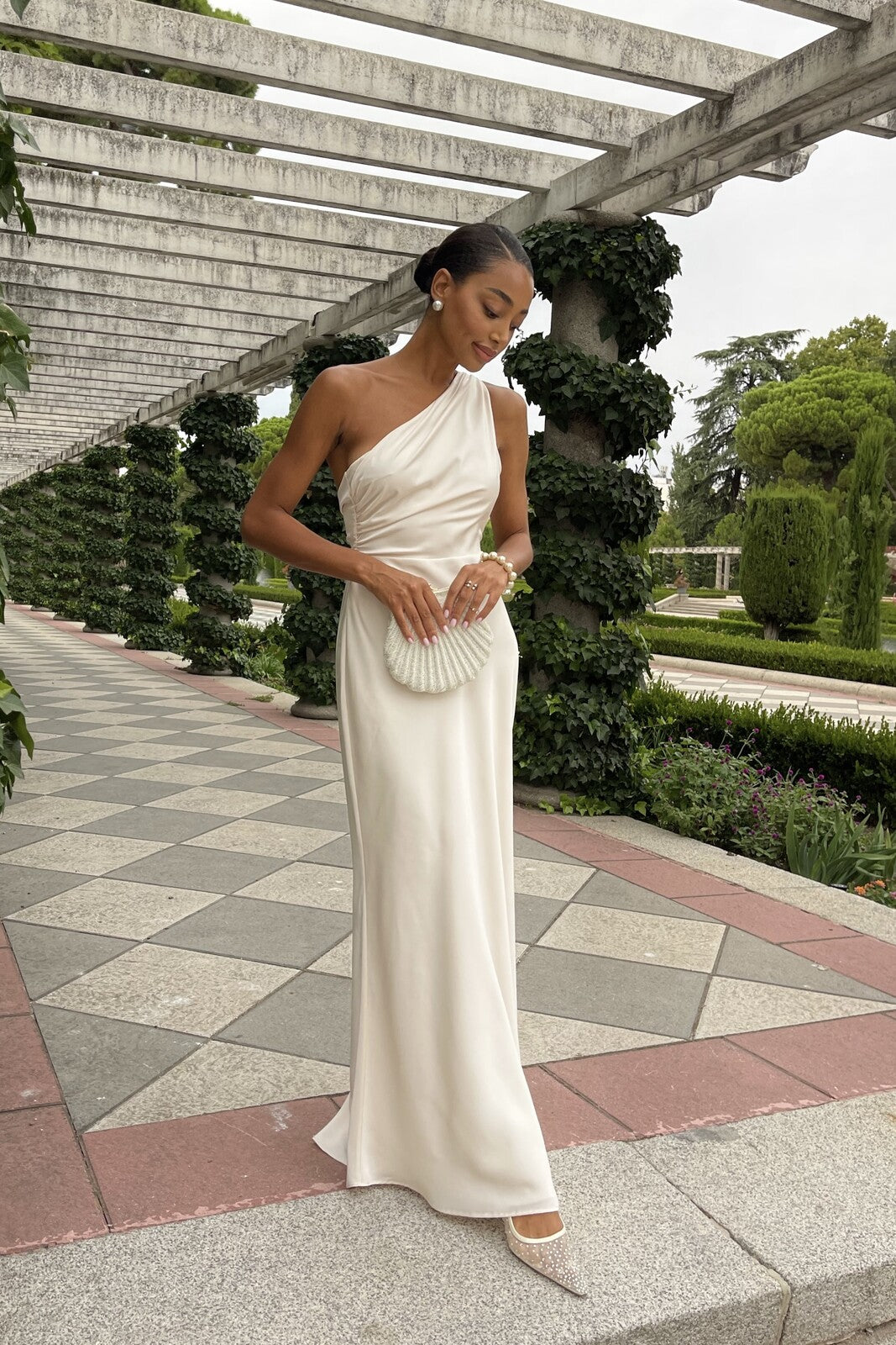 VESTIDO LONGO PÉROLA ASSIMÉTRICO