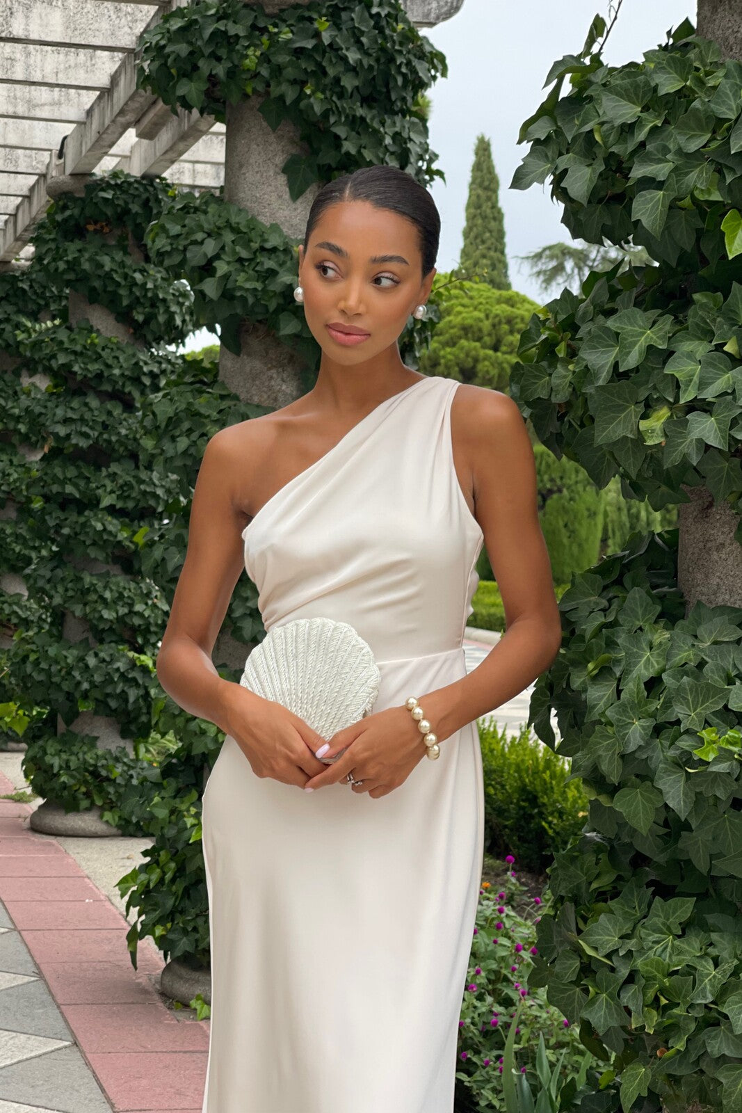 VESTIDO LONGO PÉROLA ASSIMÉTRICO