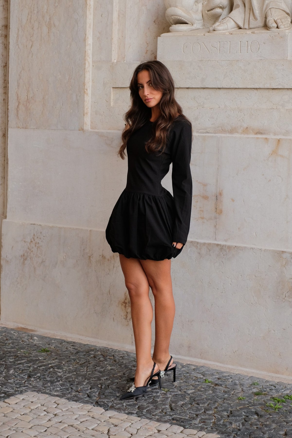 VESTITO CORTO NERO MANICA LUNGA