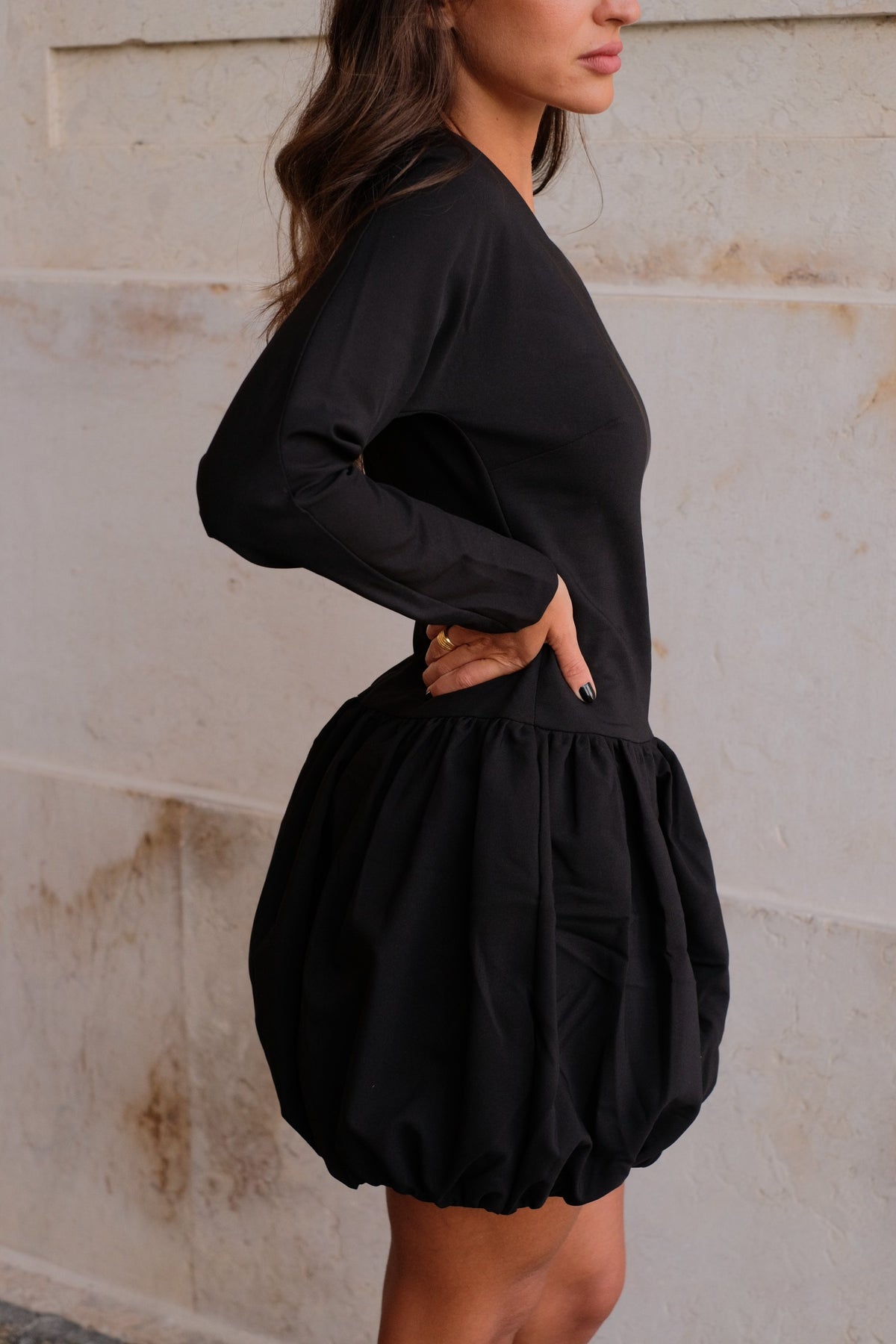 VESTITO CORTO NERO MANICA LUNGA