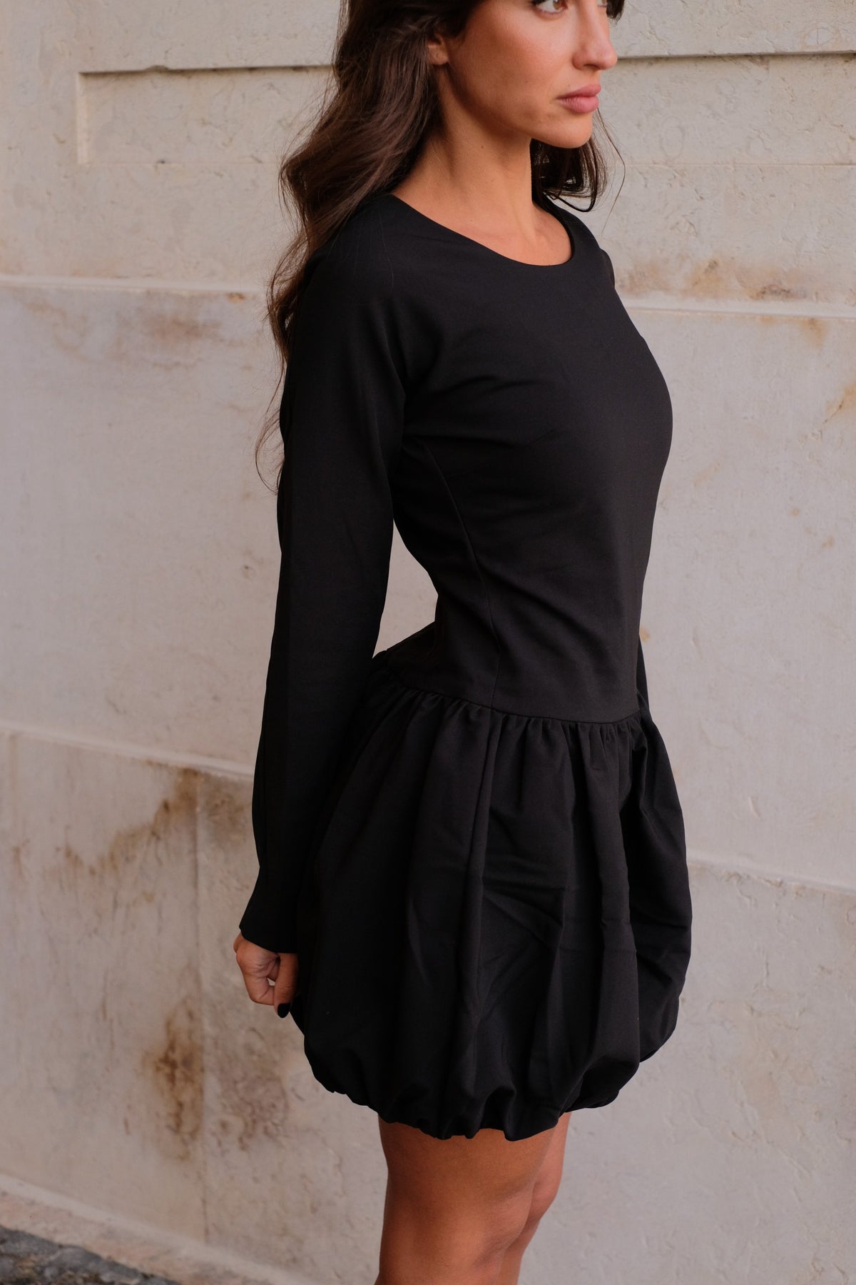 VESTITO CORTO NERO MANICA LUNGA