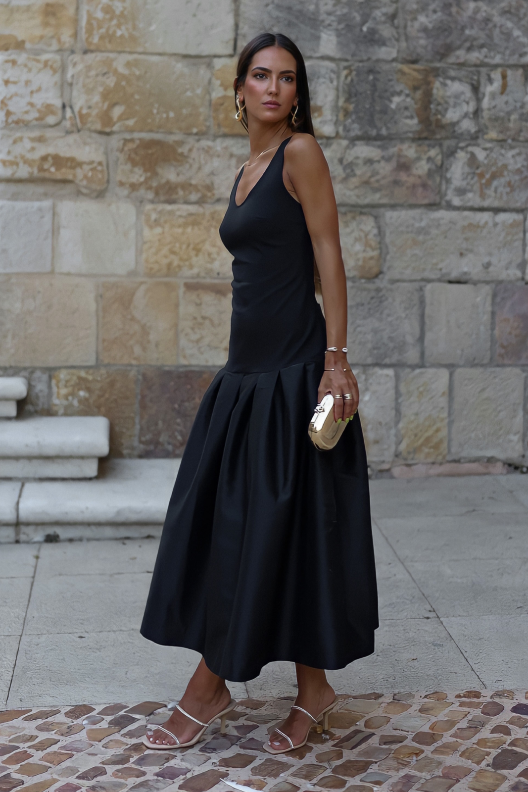 BLACK DRESS WITH PLEATS ON THE SKIRT KAO