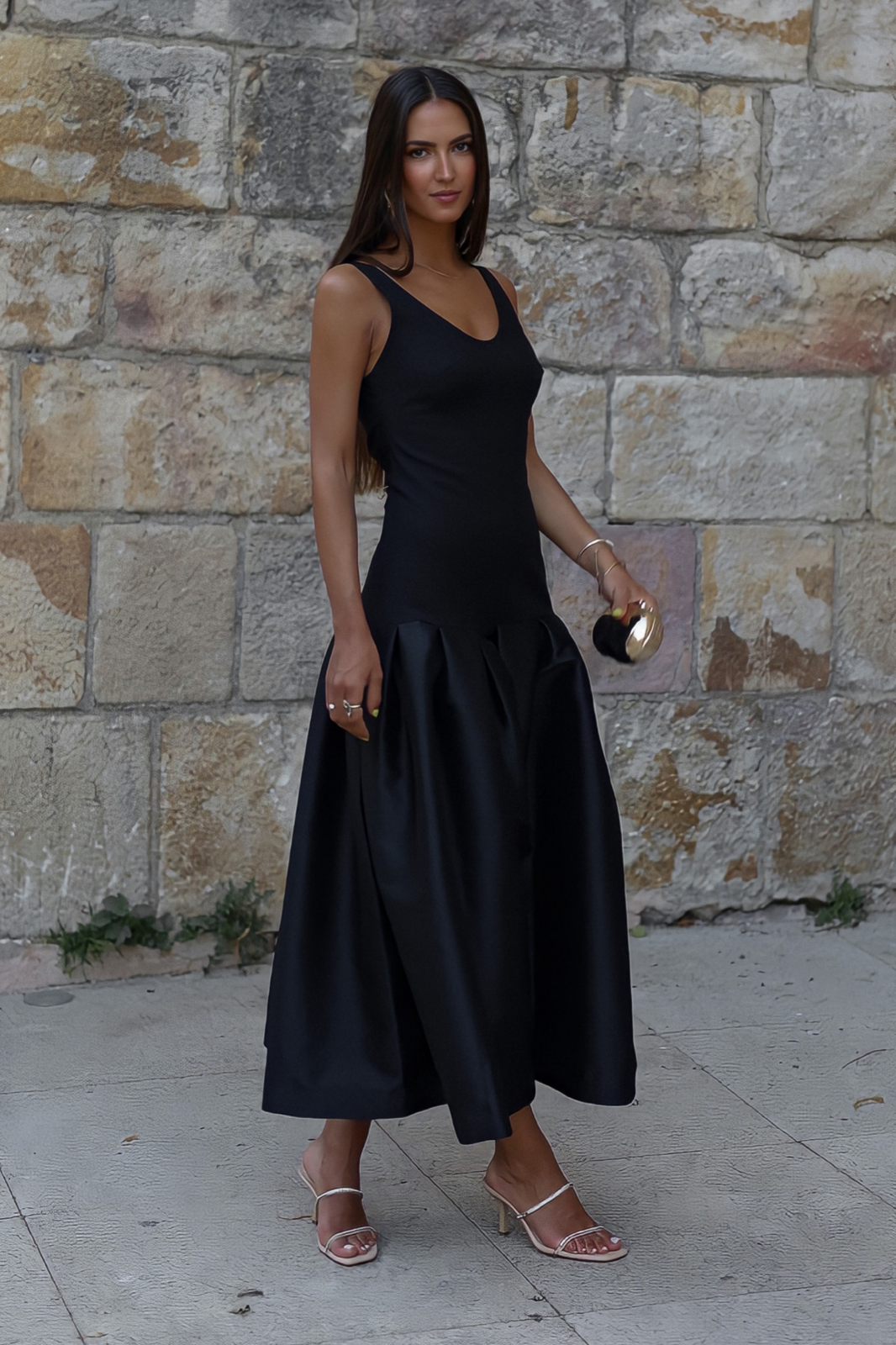 BLACK DRESS WITH PLEATS ON THE SKIRT