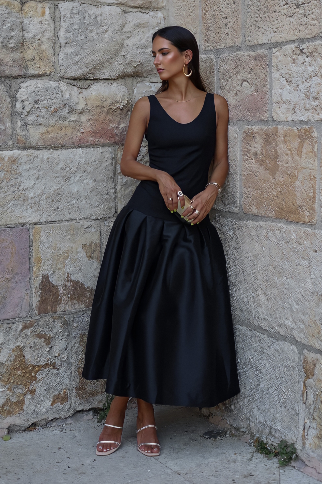 BLACK DRESS WITH PLEATS ON THE SKIRT