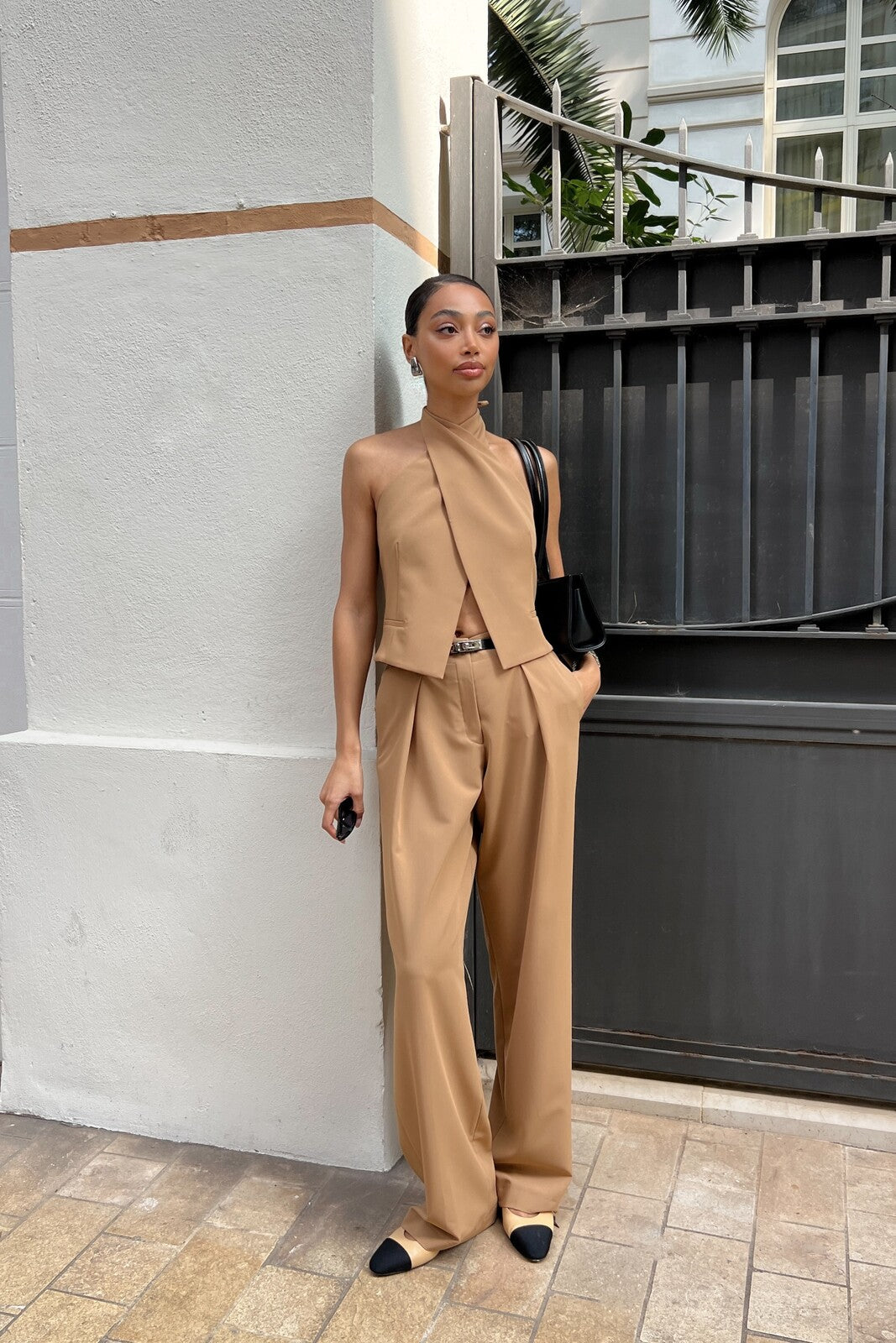 CALÇA CAMEL CORTE LARGO